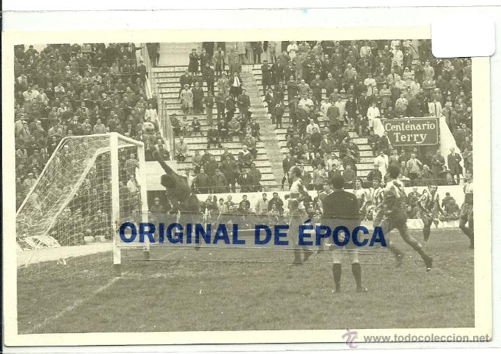 Colecionismo desportivo: (F-972)FOTOGRAFIA PARTIDO BETIS???-C.D.SABADELL A&Ntilde;OS 60 (13,5 X 9 CM.)