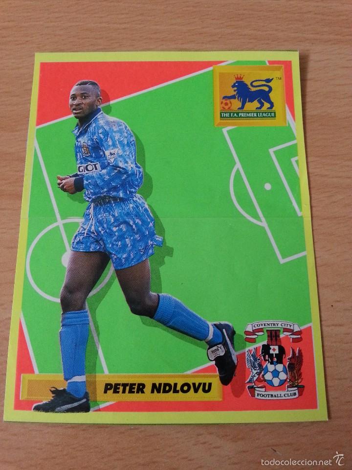 Coleccionismo deportivo: POSTAL DE PETER NDLOVU COMPUESTA DE 2 CROMOS DE MERLIN - Foto 1
