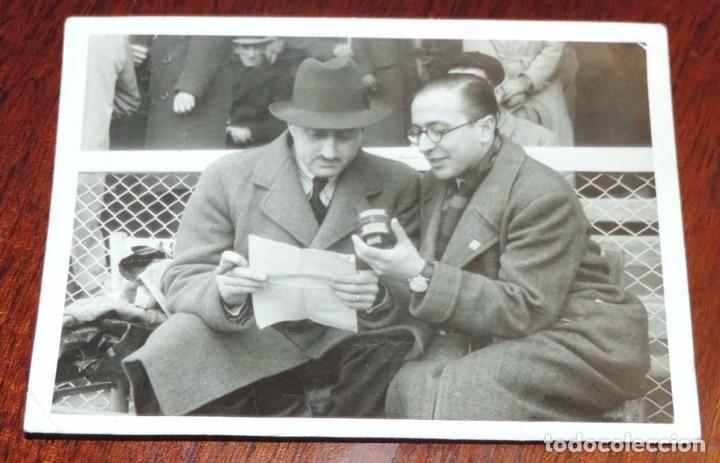 Collectionnisme sportif: FOTOGRAFOS DEPORTIVOS CUBRIENDO UN PARTIDO DE FUTBOL, A&Ntilde;OS 40, MIDE 11,8 X 8,5 CMS.
