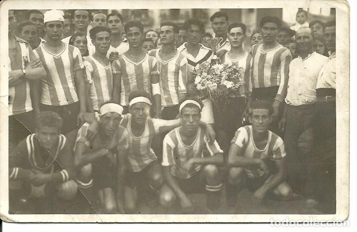 Coleccionismo deportivo: (F-170239)POSTAL FOTOGRAFICA EQUIPO DE FOOT-BALL A&Ntilde;OS 20