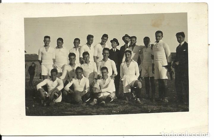 Coleccionismo deportivo: (F-170270)POSTAL FOTOGRAFICA EQUIPO DE FOOT-BALL A&Ntilde;OS 20-30