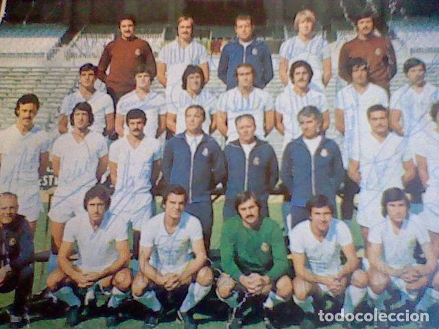 Coleccionismo deportivo: postal tarjeta  plantilla real madrid  liga 77 78  ed Bergas s/c sobada 28 autografos originales
