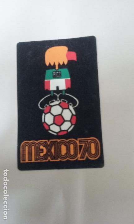 Coleccionismo deportivo: MUNDIAL MEXICO 70- PRECIOSA POSTAL TROQUELADA EN TERCIOPELO.