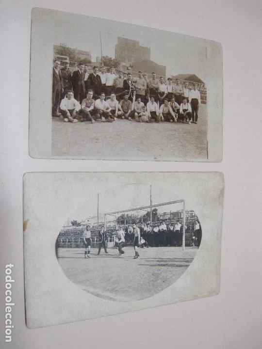Colecionismo desportivo: 2 Postales fotogr&aacute;ficas Futbol. Timbre publicidad, y una con el escrito II Trofeo Ferrer Guardiola