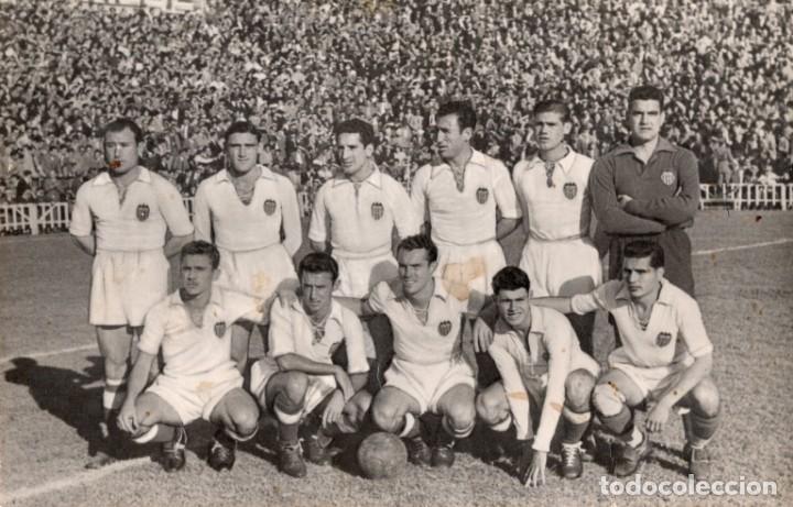 Coleccionismo deportivo: equipo del valencia c. de f. - Foto 1