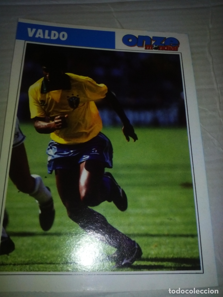 Sports collectibles: Ficha de la revista ONZE de Valdo con Brasil - goly