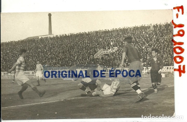 Collectionnisme sportif: (F-191007BIS)POSTAL F.C.BARCELONA - CAMPO DE LES CORTS - FOOT-BALL - A&Ntilde;OS 20