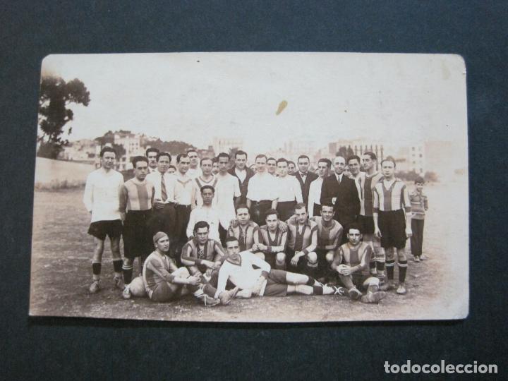 Coleccionismo deportivo: EQUIPO DE FUTBOL EN EL CAMPO-FOTOGRAFICA-POSTAL ANTIGUA-(71.426) - Foto 2 - 207970738