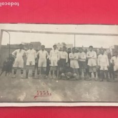 Coleccionismo deportivo: POSTAL FOTOGRAFÍCA DE EQUIPO ESPAÑOL DE FÚTBOL 1921.. Lote 208873015