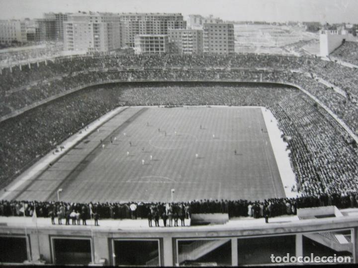 Coleccionismo deportivo: REAL MADRID-ESTADIO SANTIAGO BERNABEU-CAMPO FUTBOL-POSTAL ANTIGUA-VER FOTOS-(73.421)