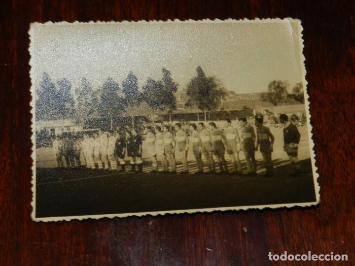 Coleccionismo deportivo: FOTOGRAFIA DE PARTIDO DE FUTBOL, A&Ntilde;OS 40, MIDE 11,5 X 8,5 CMS.