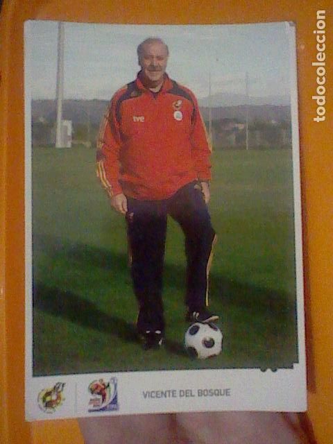 Sports collectibles: VICENTE DEL BOSQUE CAMPEONES MVNDO 2010 POSTAL SC ALGO SOBADA