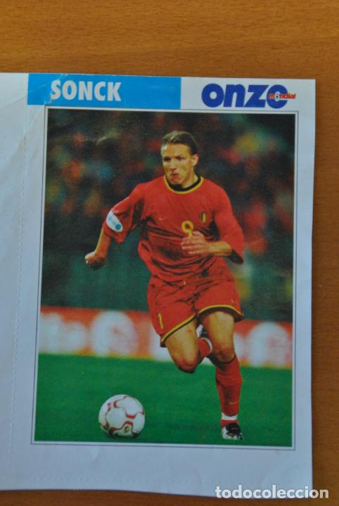 Coleccionismo deportivo: Ficha de la revista ONZE de Sonck con Belgica - goly