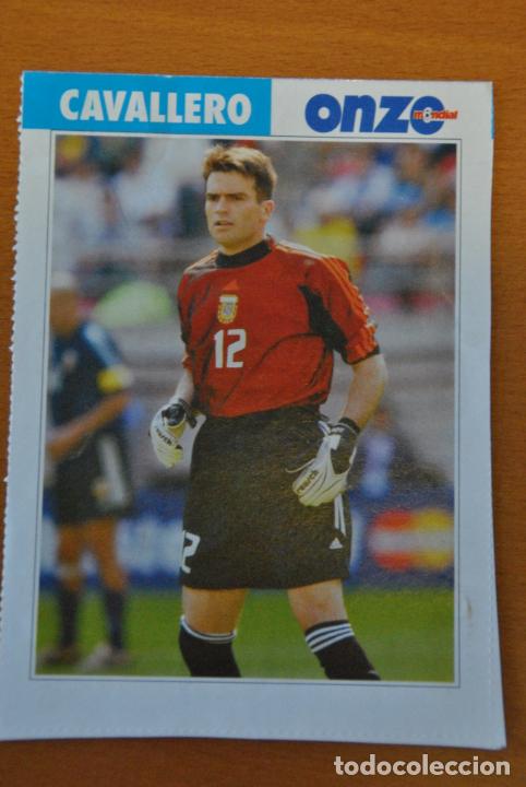 Colecionismo desportivo: Ficha de la revista ONZE de Cavallero con Argentina - goly
