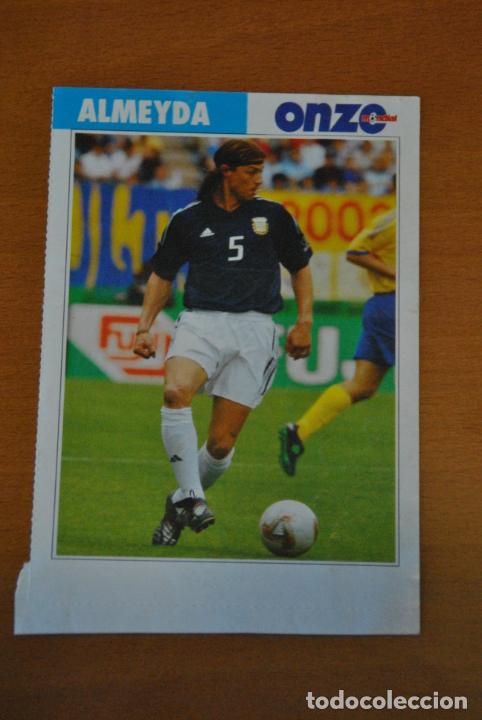 Colecionismo desportivo: Ficha de la revista ONZE de Almeyda con Argentina - goly