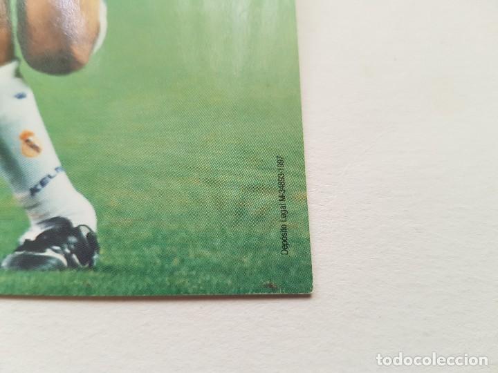 Coleccionismo deportivo: Postal oficial Raul (REAL MADRID) - Foto 2