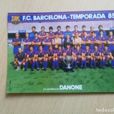Coleccionismo deportivo: POSTAL FC BARCELONA PLANTILLA TEMPORADA 85-86 1985 1986 BARÇA FUTBOL DANONE. Lote 360222660