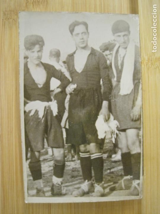 Coleccionismo deportivo: JUGADORES DE FUTBOL-FOTOGRAFICA-POSTAL ANTIGUA-(96.991)