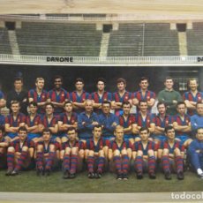 Coleccionismo deportivo: FC BARCELONA-PLANTILLA TEMPORADA 1969 1970-POSTAL GIGANTE-ESCUDO DE ORO-VER FOTOS-(K-8815). Lote 390187279
