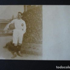 Coleccionismo deportivo: REAL MADRID EQUIPO DE FUTBOL 1910 JUGADOR POSTAL FOTOGRAFICA. Lote 396284979