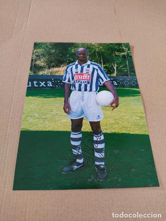 Sports collectibles: MUTIU AUTOGRAFO REAL SOCIEDAD EQUIPO PLANTILLA 97-98 LIGA FUTBOL 1997-1998 KUTXA CAJA GIPUZKOA