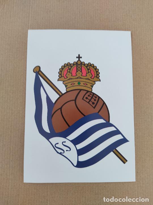 Sports collectibles: ESCUDO REAL SOCIEDAD EQUIPO PLANTILLA 97-98 LIGA FUTBOL 1997-1998 KUTXA CAJA GIPUZKOA