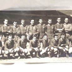 Coleccionismo deportivo: FUTBOL CLUB BARCELONA AÑO 1959 CAMPEON DE LAS 5 COPAS POSTAL FOTOGRAFICA DOBLE. Lote 400863809