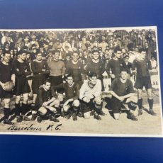 Coleccionismo deportivo: POSTAL FOTOGRÁFICA DE LA PLANTILLA DEL FÚTBOL CLUB BARCELONA 1932. ARTIFUTBOL