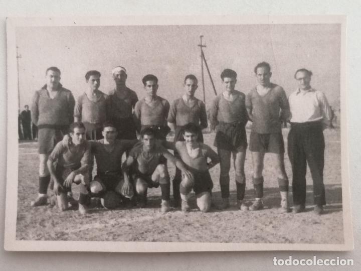 Sports collectibles: FOTOGRAFIA EQUIPO DE FUTBOL, POSANDO, MEDIDAS 8 X 5,5 CM