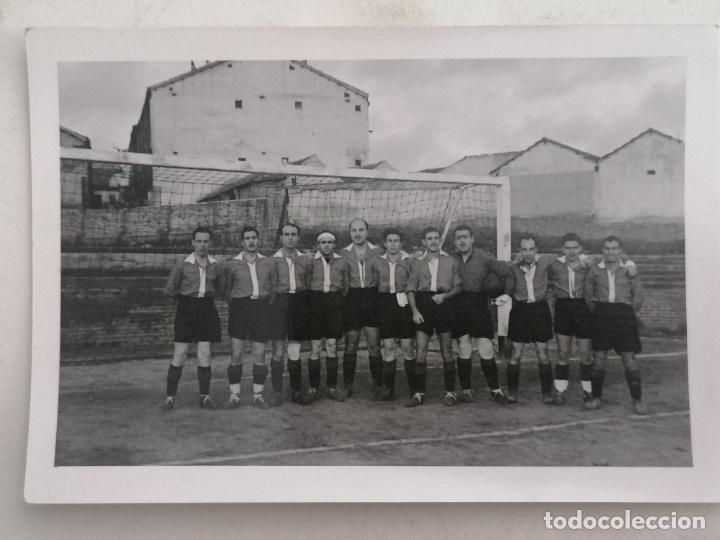 Sports collectibles: FOTOGRAFIA EQUIPO DE FUTBOL POSANDO, MEDIDAS 10 X 7 CM