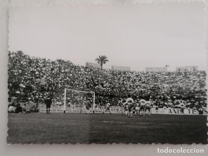 Sports collectibles: FOTOGRAFIA PARTIDO DE FUTBOL, MEDIDAS 10,5 X 7,5 CM, 18 DE OCTUBRE 1959