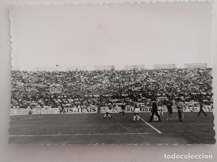 Sports collectibles: FOTOGRAFIA PARTIDO DE FUTBOL, JUGANDO, MEDIDAS 10 X 7 CM, 18 DE OCTUBRE 1959