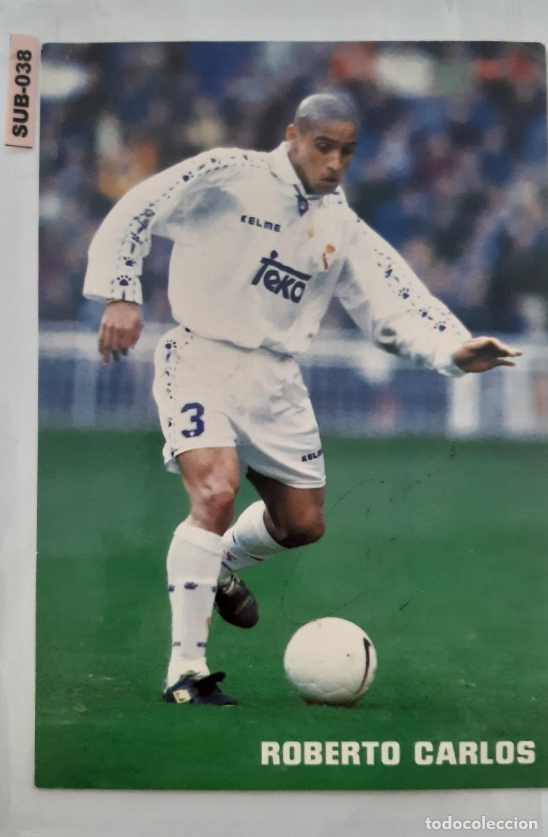 Coleccionismo deportivo: Postal de Roberto Carlos con autografo original - Foto 1