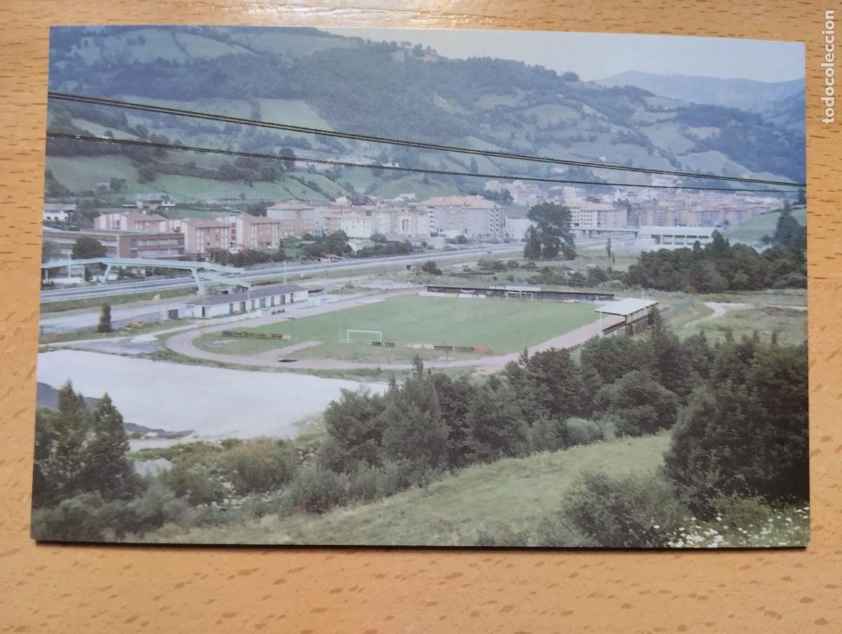 Colecionismo desportivo: POLA DE LENA ASTURIAS. ESTADIO DE F&Uacute;TBOL EL SOUTON. S.D LENENSE..