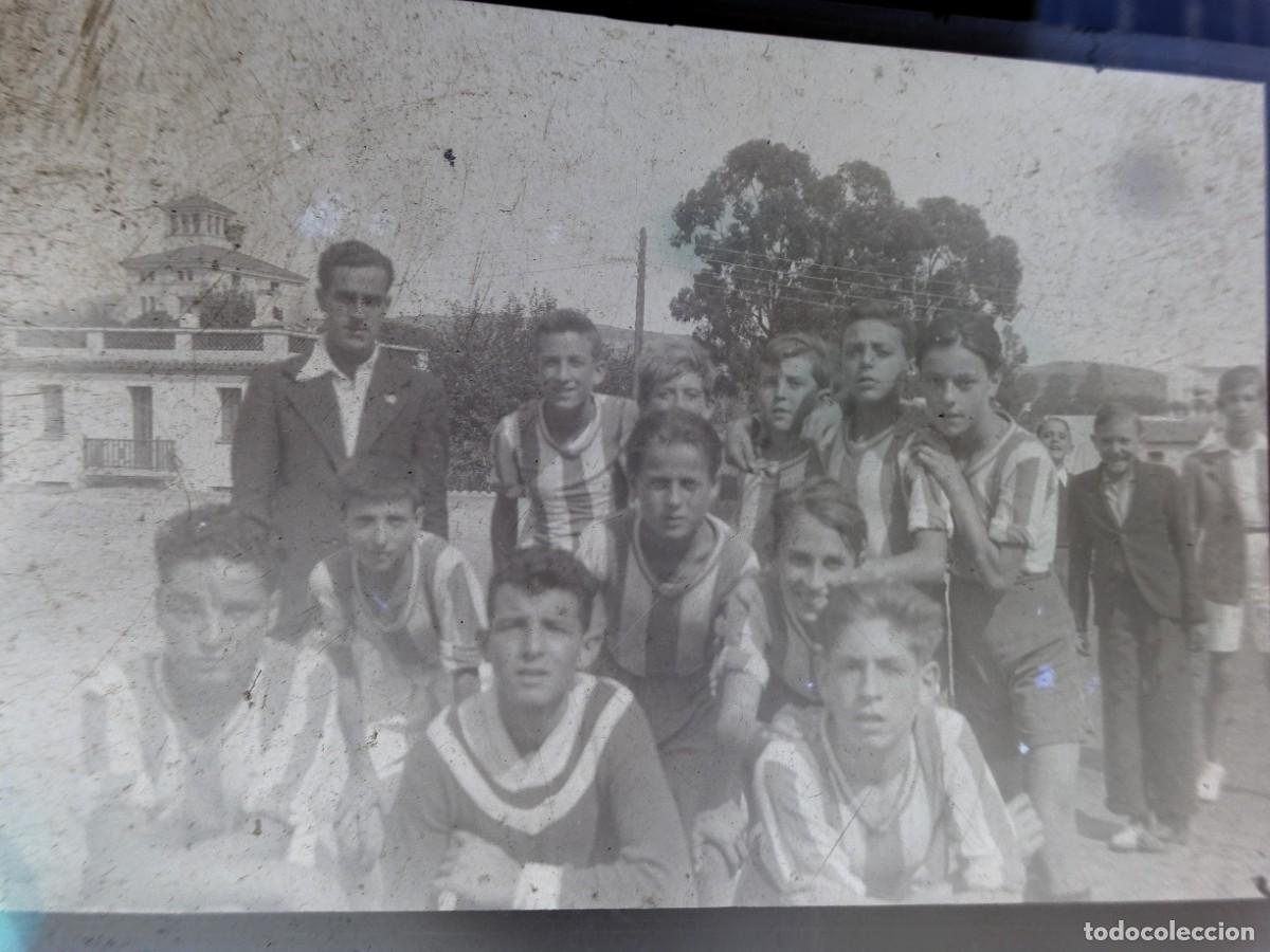 Sammelleidenschaft Sport: LOTE DE 2 NEGATIVOS FOTOS, EQUIPO DE F&Uacute;TBOL POR DETERMINAR, VER FOTOS