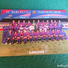 Coleccionismo deportivo: FOTO POSTAL DE LA PLANTILLA DEL FÚTBOL CLUB BARCELONA TEMPORADA 1988-89 - DANONE - PERFECTA - NR