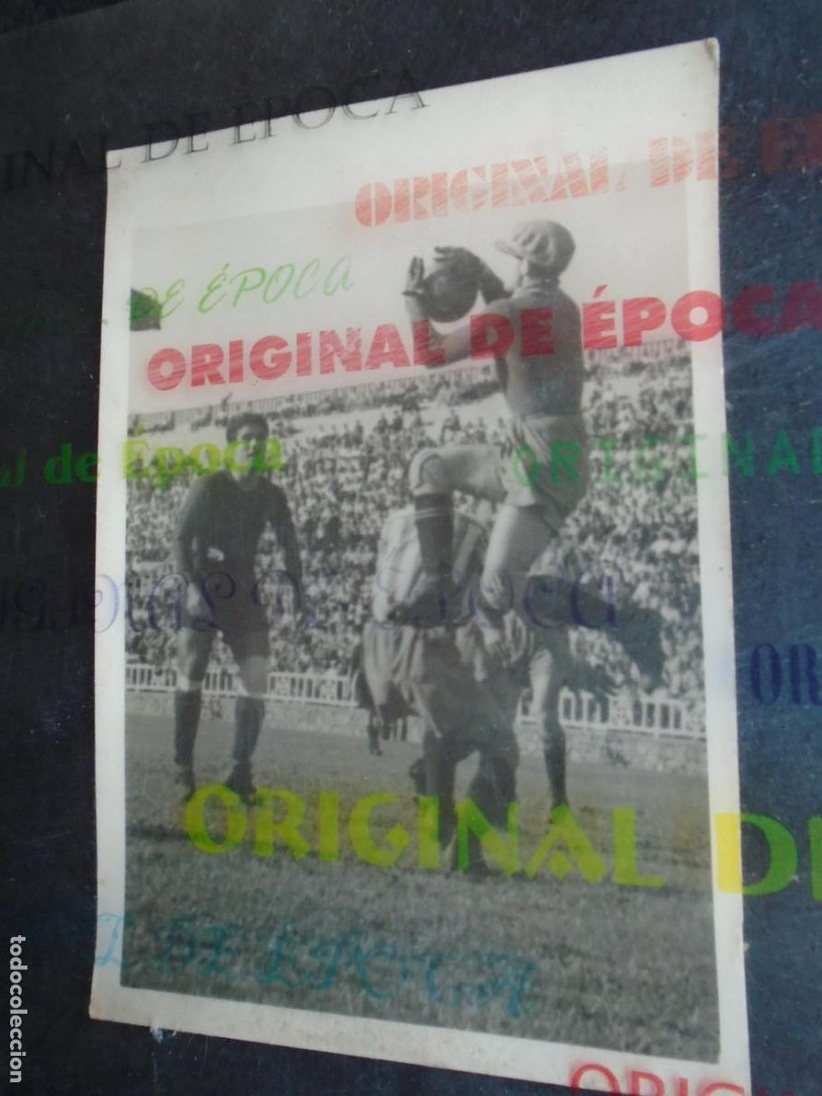 Coleccionismo deportivo: (AM-350)FOTOGRAFIA DEL PARTIDO C.F.BARCELONA CONTRA EL ? A&Ntilde;OS 40.FOTO CLARET