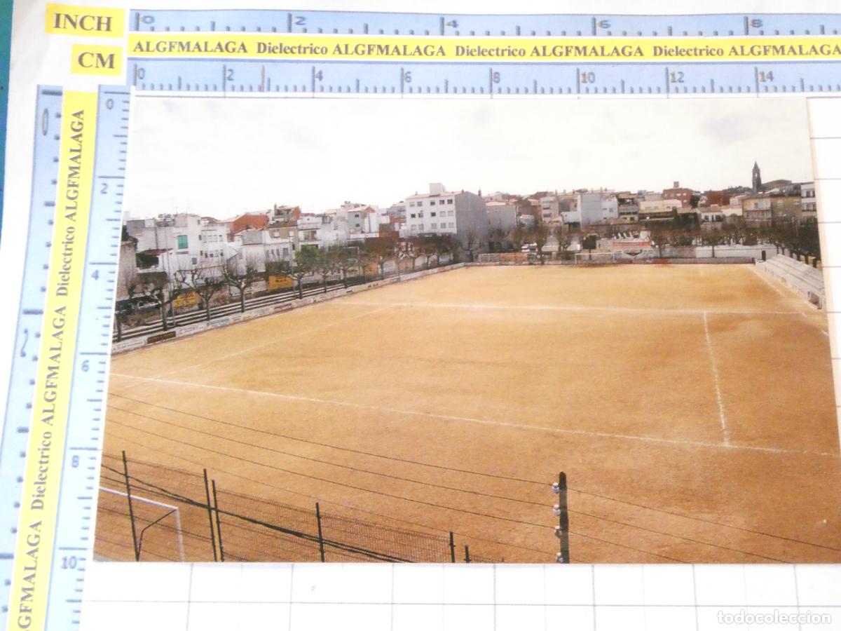 Coleccionismo deportivo: POSTAL ESTADIO CAMPO DE F&Uacute;TBOL. PALAM&Oacute;S MUNICIPAL CARRER CERVANTES 074 COLPE. 2226