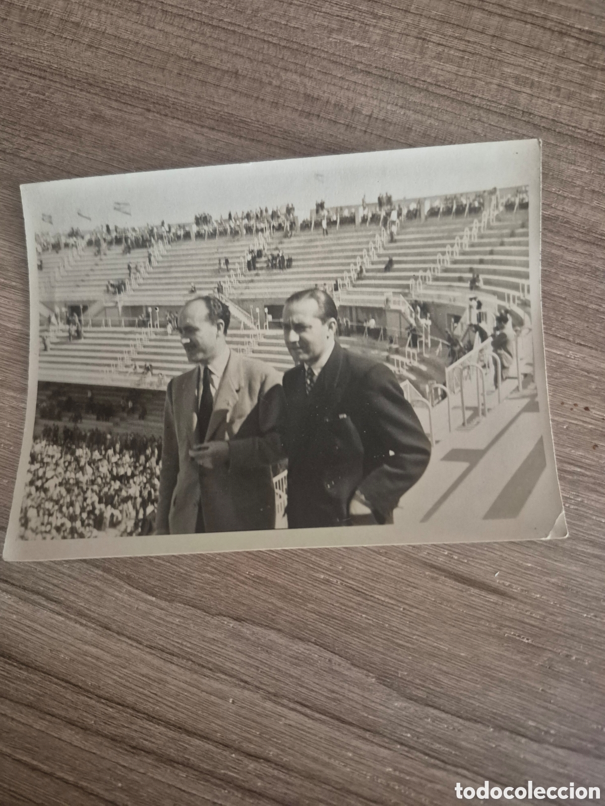 Coleccionismo deportivo: FOTO CLARET PRESIDENTE MONTAL EN LAS GRADAS DEL CAMP NOU
