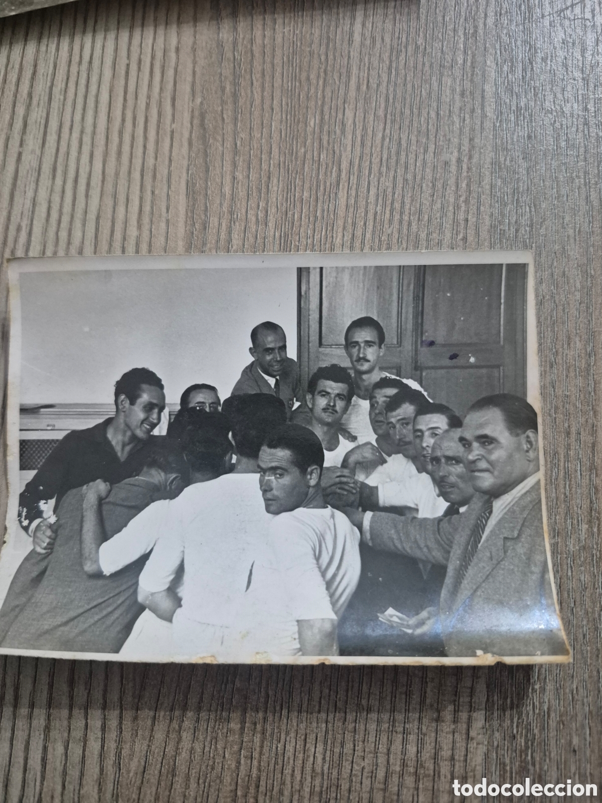 Coleccionismo deportivo: FOTOGRAFIA DE JUGADORES DEL VALENCIA O REAL MADRID?