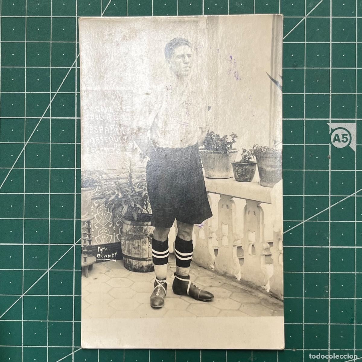 Coleccionismo deportivo: Postal de R Gonzalez jugador del Real Club Deportivo Espa&ntilde;ol, editado por La Regenta
