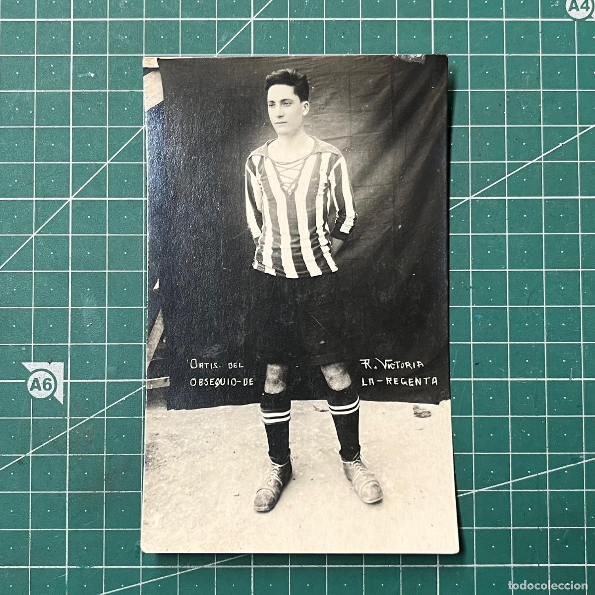 Coleccionismo deportivo: Postal de Ortis jugador del Real Victoria, editado por La Regenta