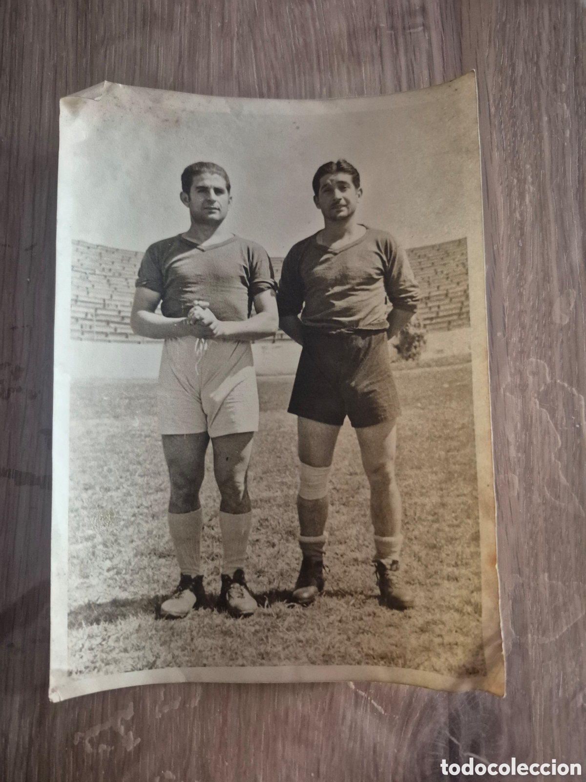 Coleccionismo deportivo: FOTOGRAFIA UNOS JUGADORES DE FUTBOL , FOTOS CLARET GRAN TAMA&Ntilde;O