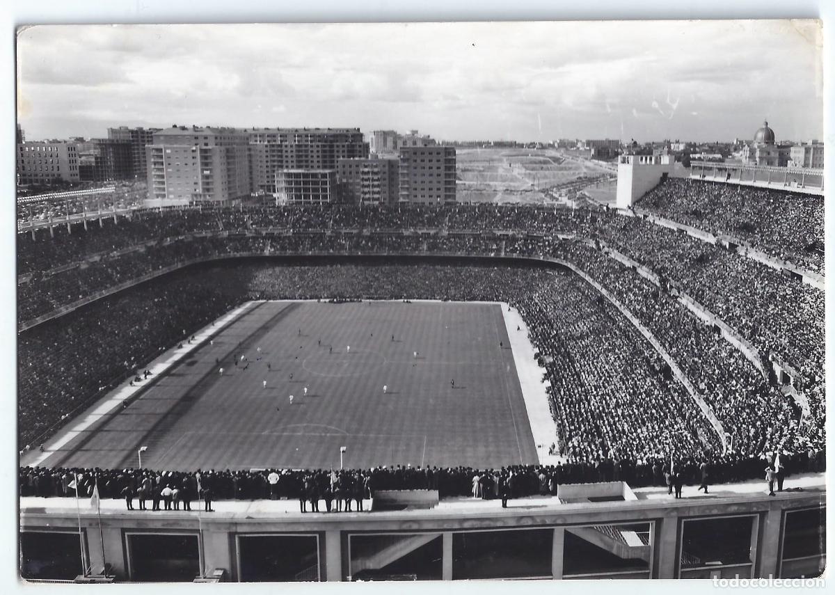 Coleccionismo deportivo: Antigua postal circulada del Santiago Bernabeu - Real Madrid