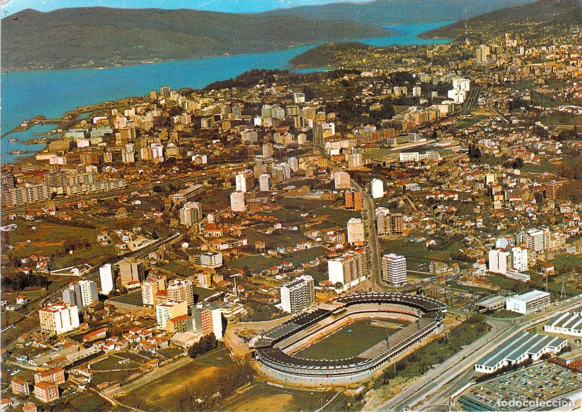 Coleccionismo deportivo: Postal de Vigo con Vista A&eacute;rea y Estadio de Bala&iacute;dos