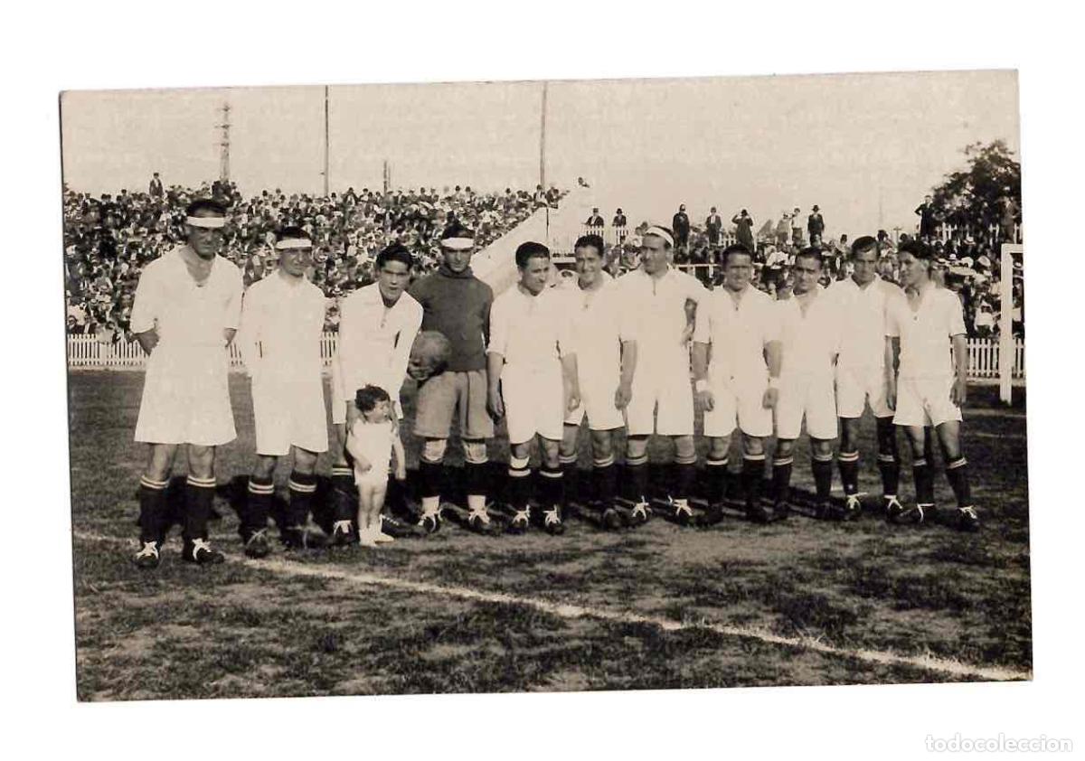 Coleccionismo deportivo: TARJETA POSTAL FOTOGRAFICA CLUB DE FUTBOL SEVILLA. FOTO ALVARO, MADRID