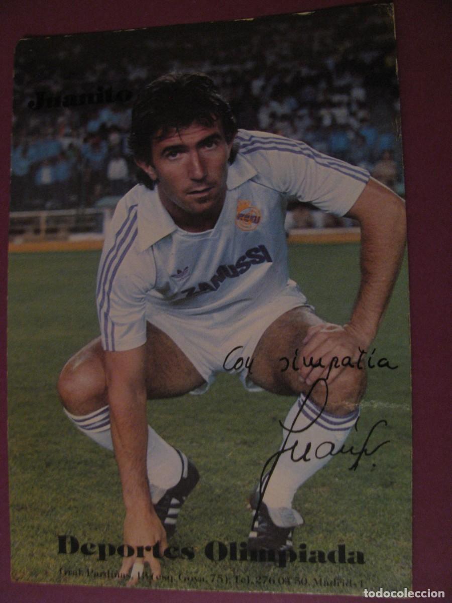 Coleccionismo deportivo: POSTAL DEL JUGADOR DEL REAL MADRID. JUANITO. INVITACION, EVENTO ROPA DEPORTIVA. 1982, LOOK, MADRID