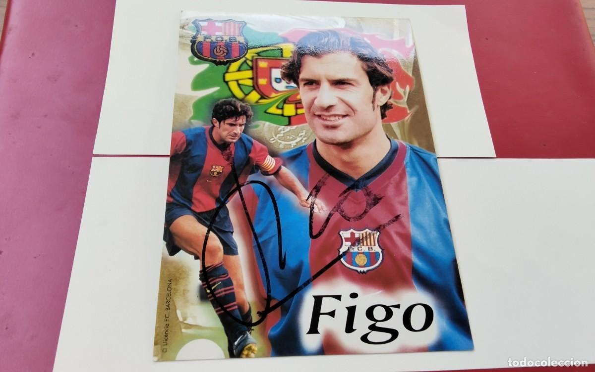 Coleccionismo deportivo: F.C. BARCELONA POSTAL DEL JUGADOR FIGO CON FIRMA AUTENTICA , NO IMPRESA , 17 CTM X12 CTM