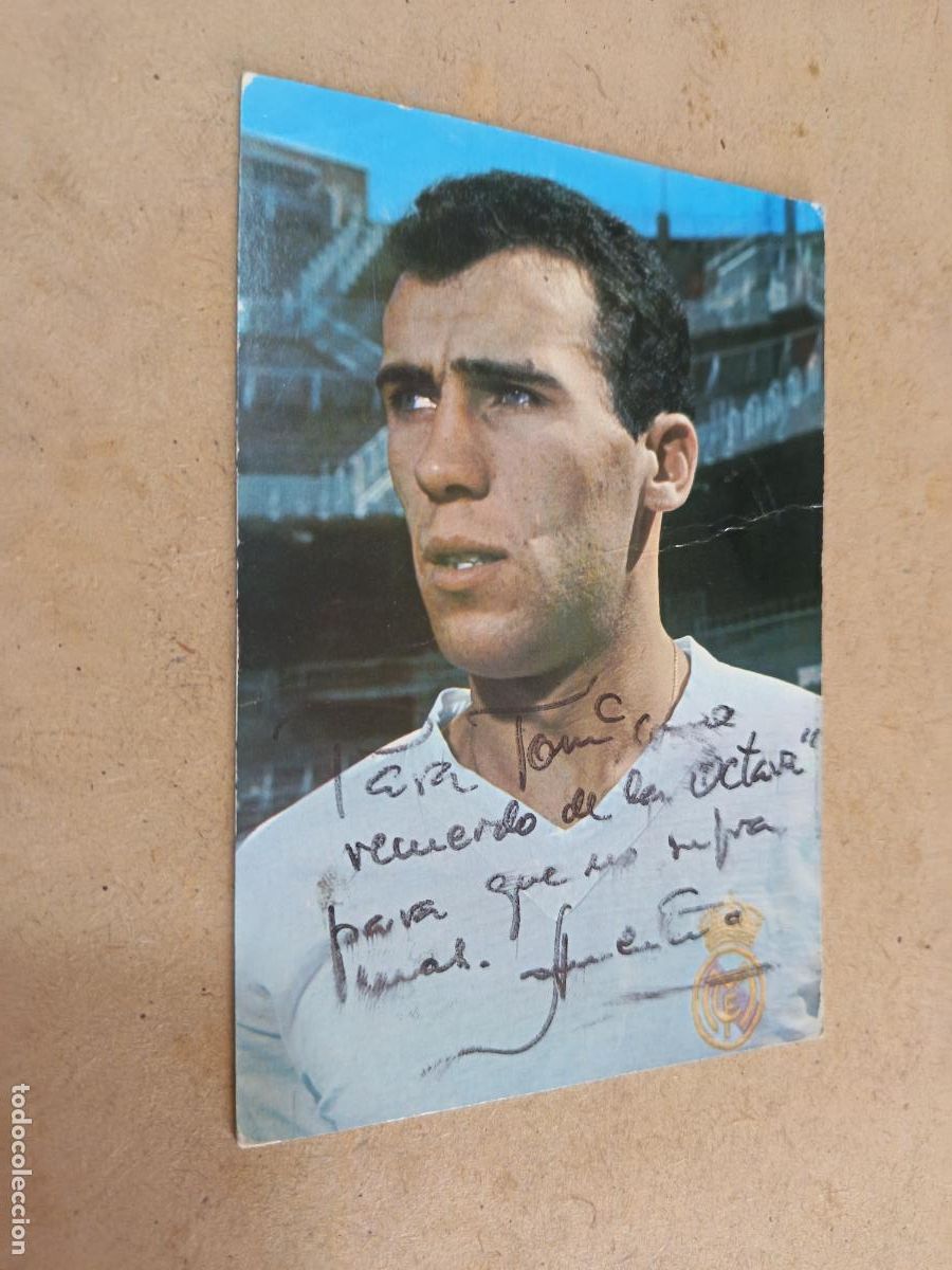 Coleccionismo deportivo: POSTAL DE AMANCIO. R. MADRID. CON DEDICATORIA AUTOGRAFA DEL JUGADOR.