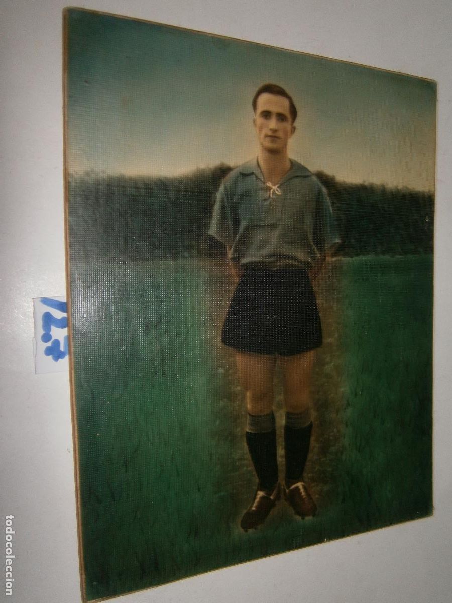 Coleccionismo deportivo: ANTIGUA Y RARA FOTOGRAFIA ORIGINAL JUGADOR DE FUTBOL A&Ntilde;OS 30 EN TABLA CON ALGUNAS REFERENCIAS